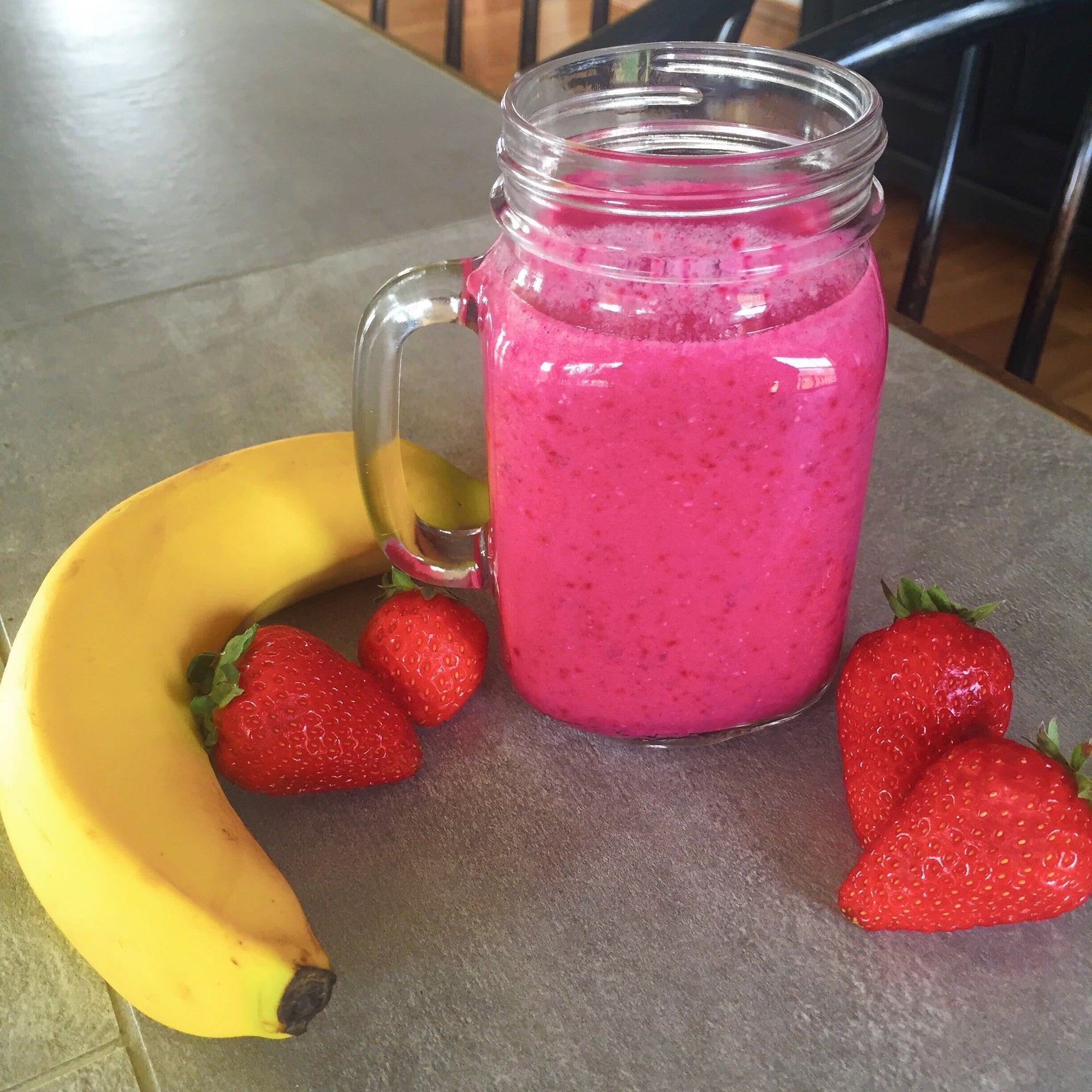 Strawberry Banana Smoothie (Super Easy!)